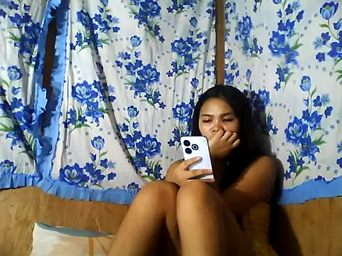 Snapshot of PinaySkinnyJust18 chatting on 07/05/26, 04:19 PinaySkinnyJust18 online show from 07/05/26, 04:19