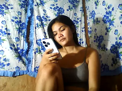 Snapshot of PinaySkinnyJust18 chatting on 07/05/26, 09:44 PinaySkinnyJust18 online show from 07/05/26, 09:44