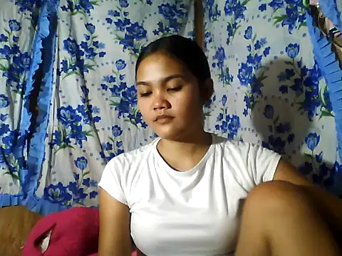 Snapshot of PinaySkinnyJust18 chatting on 07/06/26, 09:50 PinaySkinnyJust18 online show from 07/06/26, 09:50
