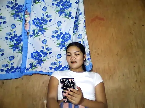 Snapshot of PinaySkinnyJust18 chatting on 07/12/26, 04:25 PinaySkinnyJust18 online show from 07/12/26, 04:25