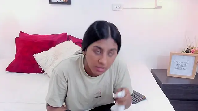 Snapshot of annarosse_ chatting on 06/16/26, 12:08 annarosse online show from 06/16/26, 12:08