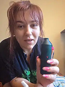 Snapshot of Ashlovescannabis chatting on 06/27/26, 11:26 Ashlovescannabis online show from 06/27/26, 11:26