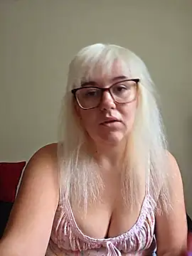 Snapshot of Ashlovescannabis chatting on 07/18/26, 12:42 Ashlovescannabis online show from 07/18/26, 12:42