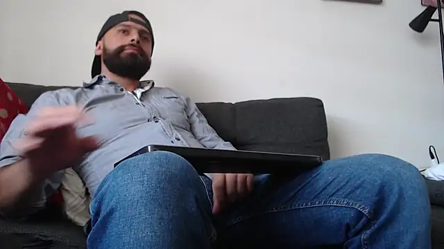 Snapshot of SpermsBank chatting on 10/03/25, 09:12 SpermsBank online show from 10/03/25, 09:12