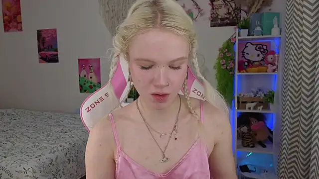 Mia WaterFall online show from 05/13/26, 03:15
