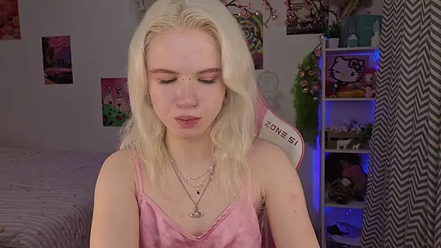 Mia WaterFall online show from 05/17/26, 03:15