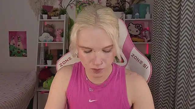 Mia WaterFall online show from 05/23/26, 03:23