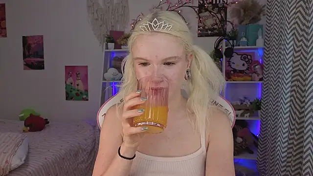 Mia WaterFall online show from 06/28/26, 03:12