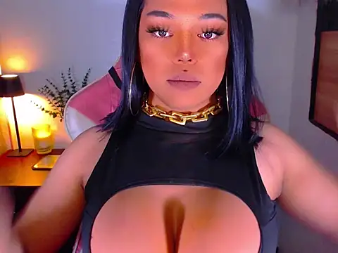 Snapshot of SeducingMonica chatting on 04/18/26, 06:17 SeducingMonica online show from 04/18/26, 06:17