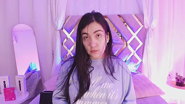 Snapshot of KathiaJenner chatting on 07/19/26, 11:25 KathiaJenner online show from 07/19/26, 11:25