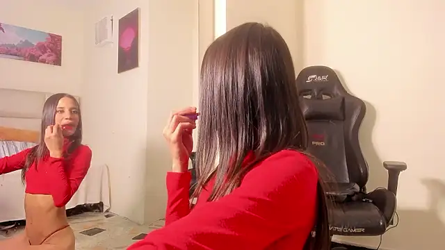 Snapshot of emily__mcqueen chatting on 03/16/26, 05:50 emily mcqueen online show from 03/16/26, 05:50