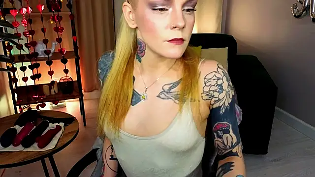 Snapshot of cherrie_sherry chatting on 02/19/26, 09:00 cherrie sherry online show from 02/19/26, 09:00