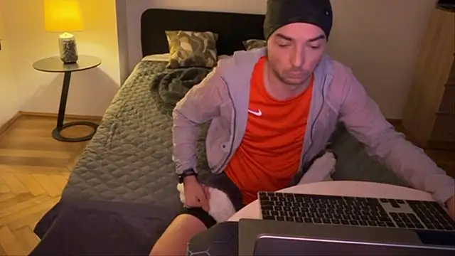 Snapshot of AfterTheRun chatting on 02/01/26, 12:09 AfterTheRun online show from 02/01/26, 12:09