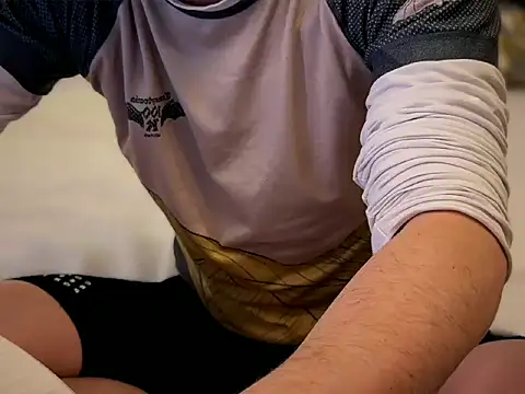 Snapshot of AfterTheRun chatting on 02/14/26, 08:27 AfterTheRun online show from 02/14/26, 08:27