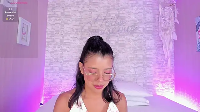 Snapshot of Olivia_Lane chatting on 02/04/26, 07:09 Olivia Lane online show from 02/04/26, 07:09