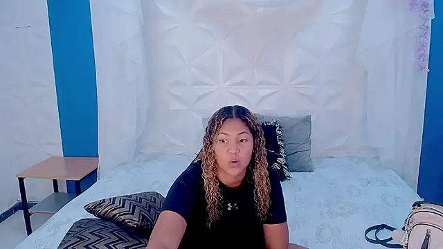 Snapshot of mayli_marie chatting on 05/02/26, 11:32 mayli marie online show from 05/02/26, 11:32