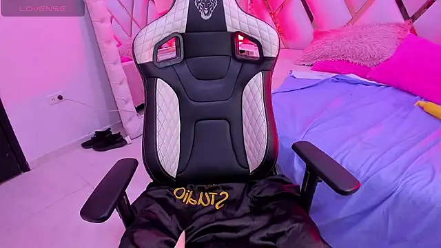 Snapshot of tatiana__ayala chatting on 02/20/26, 06:26 tatiana ayala online show from 02/20/26, 06:26