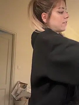 Snapshot of MelliMoon chatting on 03/04/26, 11:38 MelliMoon online show from 03/04/26, 11:38