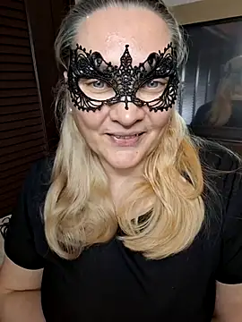 MaskedQueen77 online show from 05/11/26, 03:29