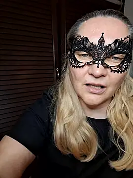 MaskedQueen77 online show from 05/11/26, 04:04