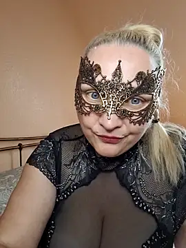 MaskedQueen77 online show from 06/12/26, 05:23
