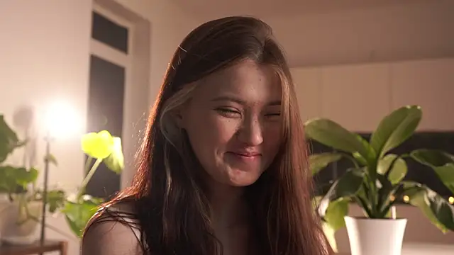 Snapshot of EleniRoeber chatting on 03/05/26, 04:36 EleniRoeber online show from 03/05/26, 04:36