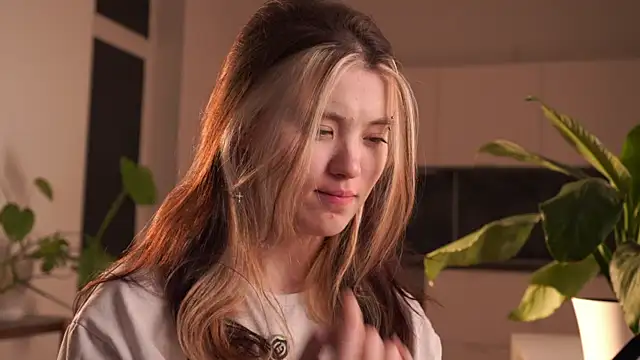 Snapshot of EleniRoeber chatting on 03/10/26, 04:23 EleniRoeber online show from 03/10/26, 04:23