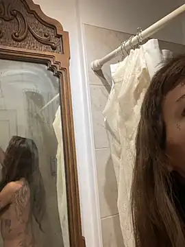 Snapshot of luxxlola chatting on 02/03/26, 07:13 luxxlola online show from 02/03/26, 07:13