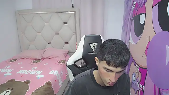 Snapshot of Akyra_latinn chatting on 01/17/26, 04:11 Akyra latinn online show from 01/17/26, 04:11