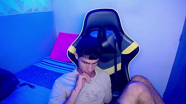 Snapshot of Akyra_latinn chatting on 02/21/26, 04:30 Akyra latinn online show from 02/21/26, 04:30