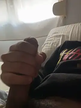 Snapshot of CubanHotMilk21 chatting on 03/21/26, 09:03 CubanHotMilk21 online show from 03/21/26, 09:03