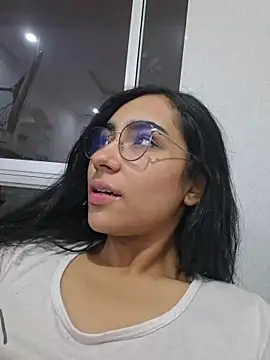 Snapshot of scarlett25__ chatting on 05/02/26, 03:00 scarlett25 online show from 05/02/26, 03:00