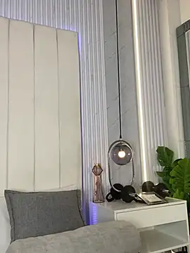 JuliaColemann online show from 04/28/26, 11:59