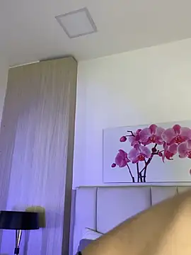 Snapshot of JuliaColemann chatting on 06/04/26, 12:00 JuliaColemann online show from 06/04/26, 12:00