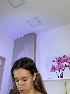 Snapshot of JuliaColemann chatting on 06/05/26, 12:00 JuliaColemann online show from 06/05/26, 12:00