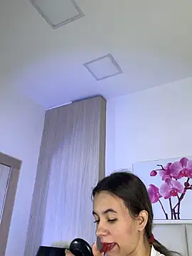Snapshot of JuliaColemann chatting on 06/11/26, 12:03 JuliaColemann online show from 06/11/26, 12:03
