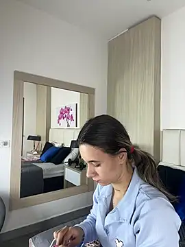 JuliaColemann online show from 06/24/26, 11:53