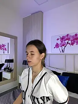 JuliaColemann online show from 07/06/26, 11:51