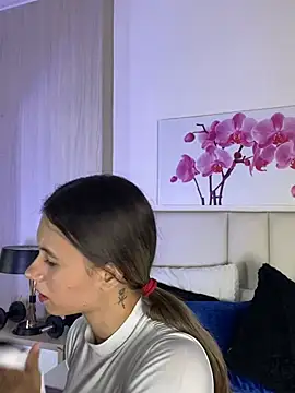 JuliaColemann online show from 07/14/26, 12:00