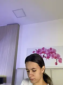JuliaColemann online show from 07/31/26, 11:53