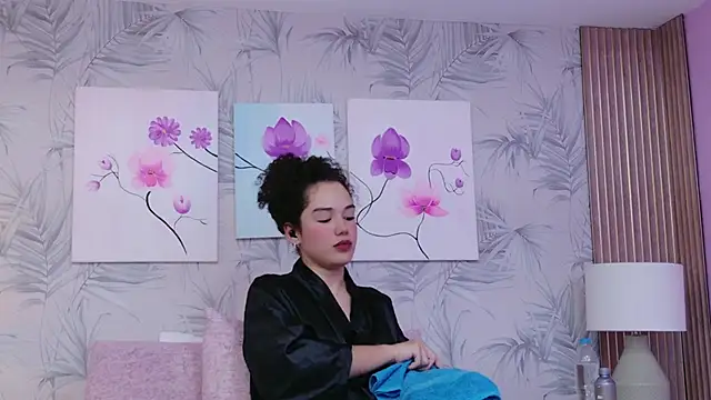 Snapshot of RoxanaAngel chatting on 01/18/26, 06:06 RoxanaAngel online show from 01/18/26, 06:06