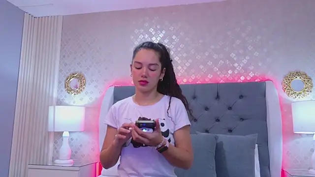 Snapshot of RoxanaAngel chatting on 02/10/26, 01:48 RoxanaAngel online show from 02/10/26, 01:48