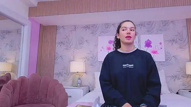 Snapshot of RoxanaAngel chatting on 02/17/26, 02:24 RoxanaAngel online show from 02/17/26, 02:24