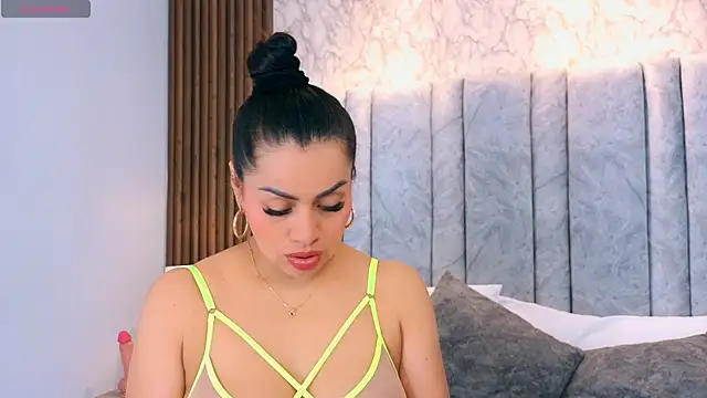Snapshot of naomy_smithxx chatting on 04/17/26, 11:35 naomy smithxx online show from 04/17/26, 11:35