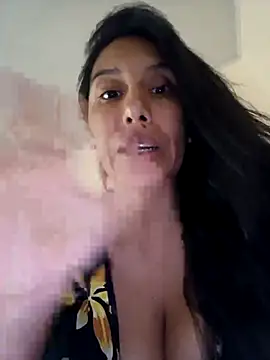 Snapshot of LizaLorini chatting on 04/25/26, 05:43 LizaLorini online show from 04/25/26, 05:43