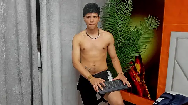 Snapshot of Tobias_Vega chatting on 04/28/26, 03:11 Tobias Vega online show from 04/28/26, 03:11