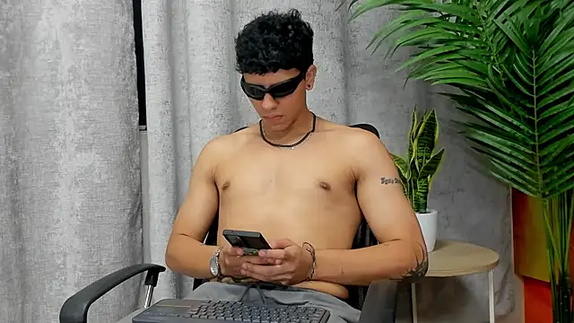 Snapshot of Tobias_Vega chatting on 05/05/26, 06:54 Tobias Vega online show from 05/05/26, 06:54
