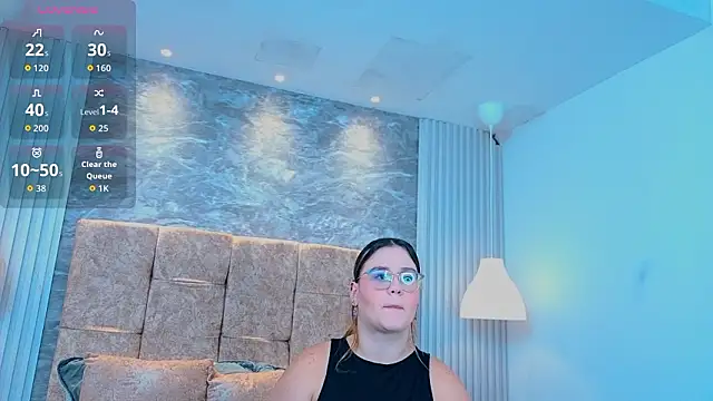 zoe hugeboobs online show from 03/15/26, 11:49