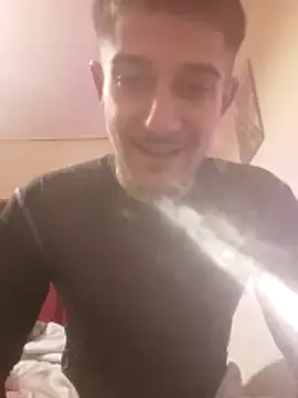 Snapshot of Madalin1bi1 chatting on 02/01/26, 01:04 Madalin1bi1 online show from 02/01/26, 01:04