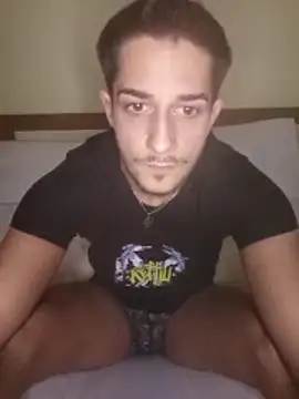 Snapshot of Madalin1bi1 chatting on 02/13/26, 11:45 Madalin1bi1 online show from 02/13/26, 11:45